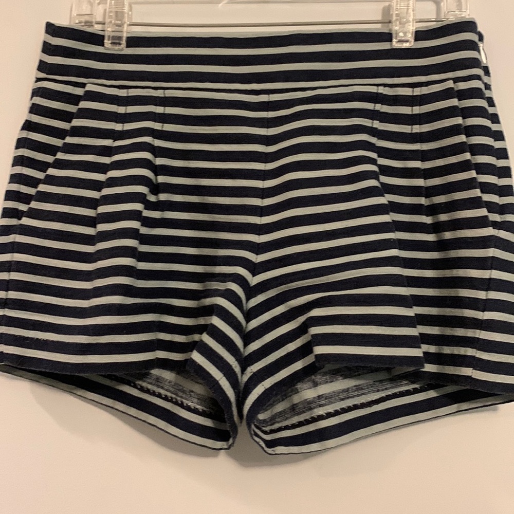J Crew size 6 navy blue striped shorts cotton and linen blend side zipper